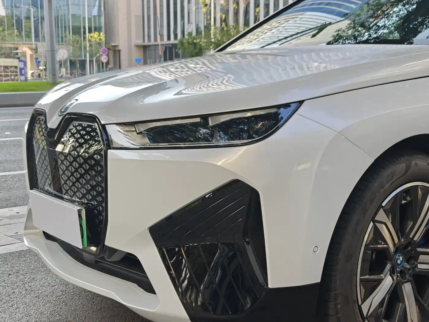 BMW iX 2022 xDrive40 фото 2