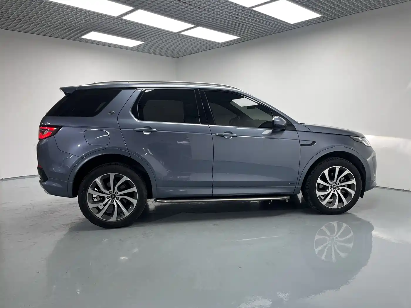 Land Rover Discovery Sport 2022 Model 249PS R-Dynamic S Performance Edition 5-Seater фото 8