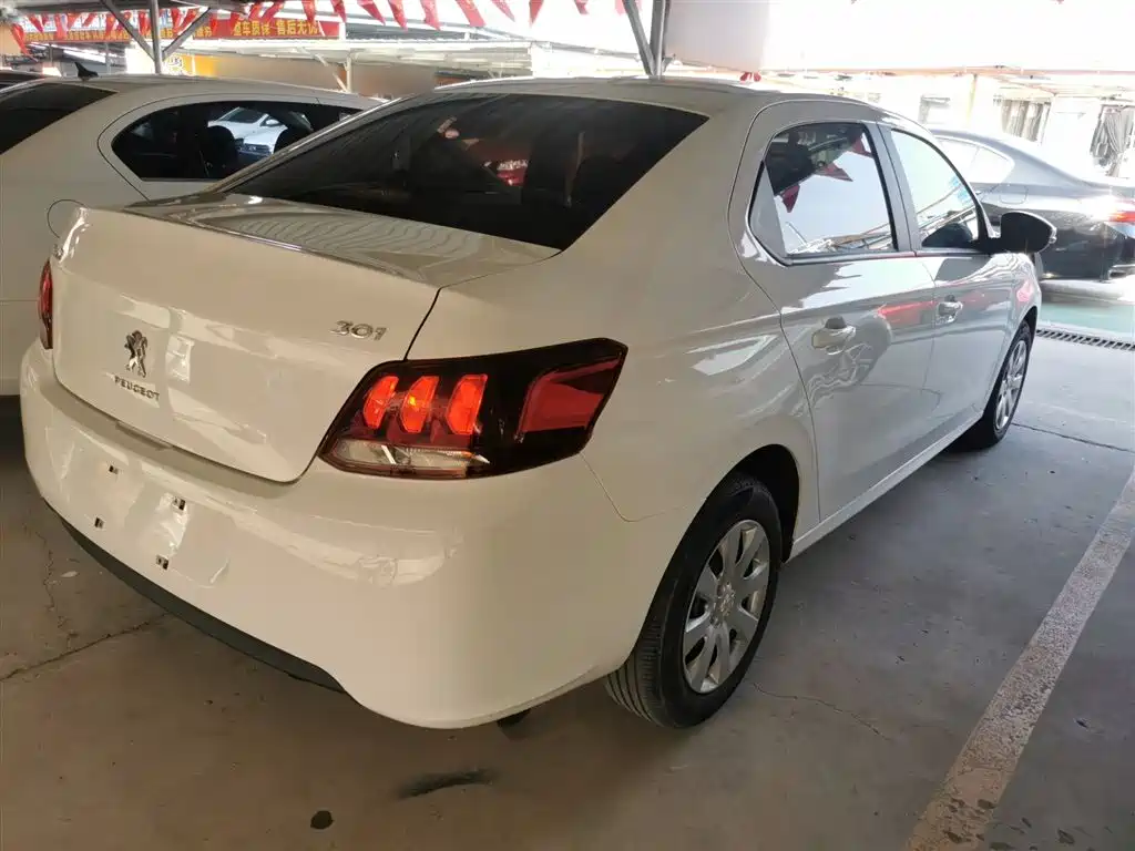 Peugeot 301 2018 1.6L Manual Comfort Edition фото 5