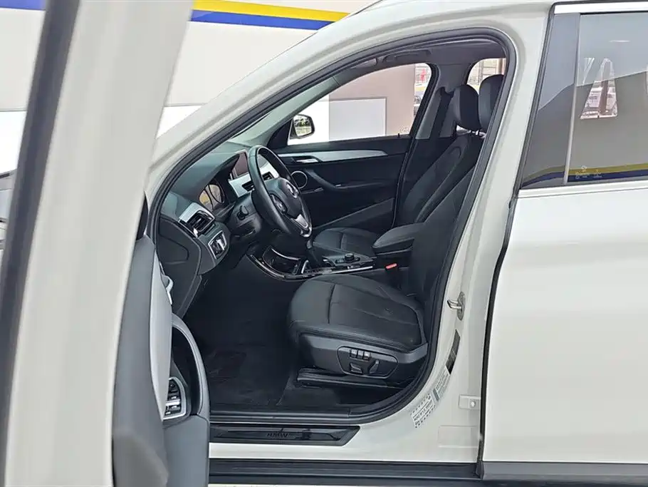 BMW X1 2019 sDrive20Li Leading Model фото 9
