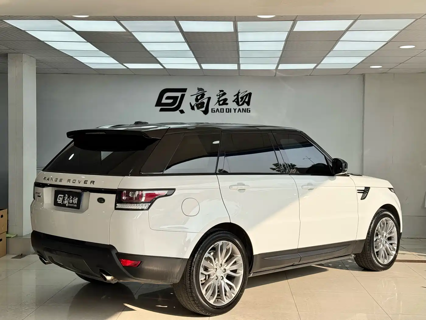Land Rover Range Rover Sport 2016 Model 3.0 SC V6 HSE DYNAMIC фото 31