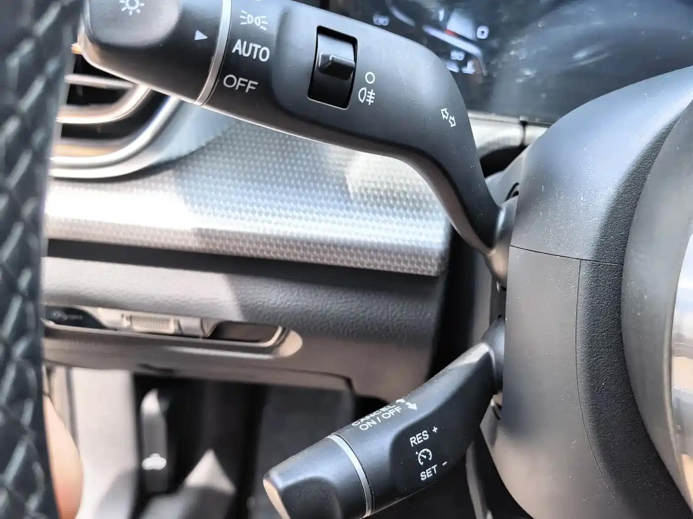 Hongqi H5 2024 1.5T DCT Smart Connect Flag Rhythm Edition фото 9