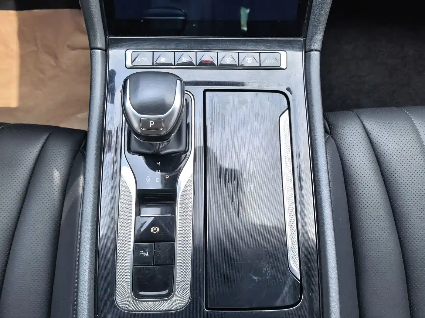 Hongqi H5 2024 1.5T DCT Smart Connect Flag Rhythm Edition фото 15