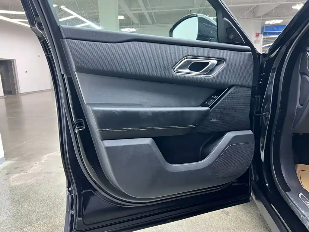 Фото 14 - Land Rover Range Rover Velar