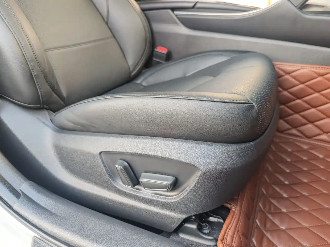 Toyota Avalon 2019 2.0L XLE Premium Edition (China VI) фото 28