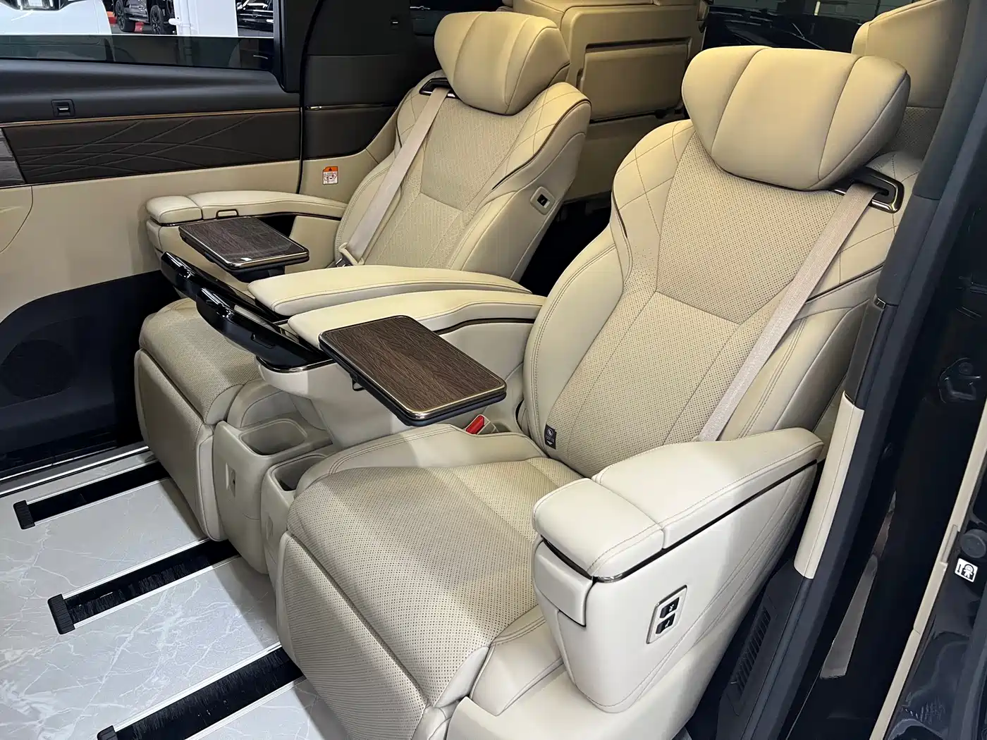 Toyota Alphard 2024 Hybrid 2.5L Ultimate Enjoyment Edition фото 12