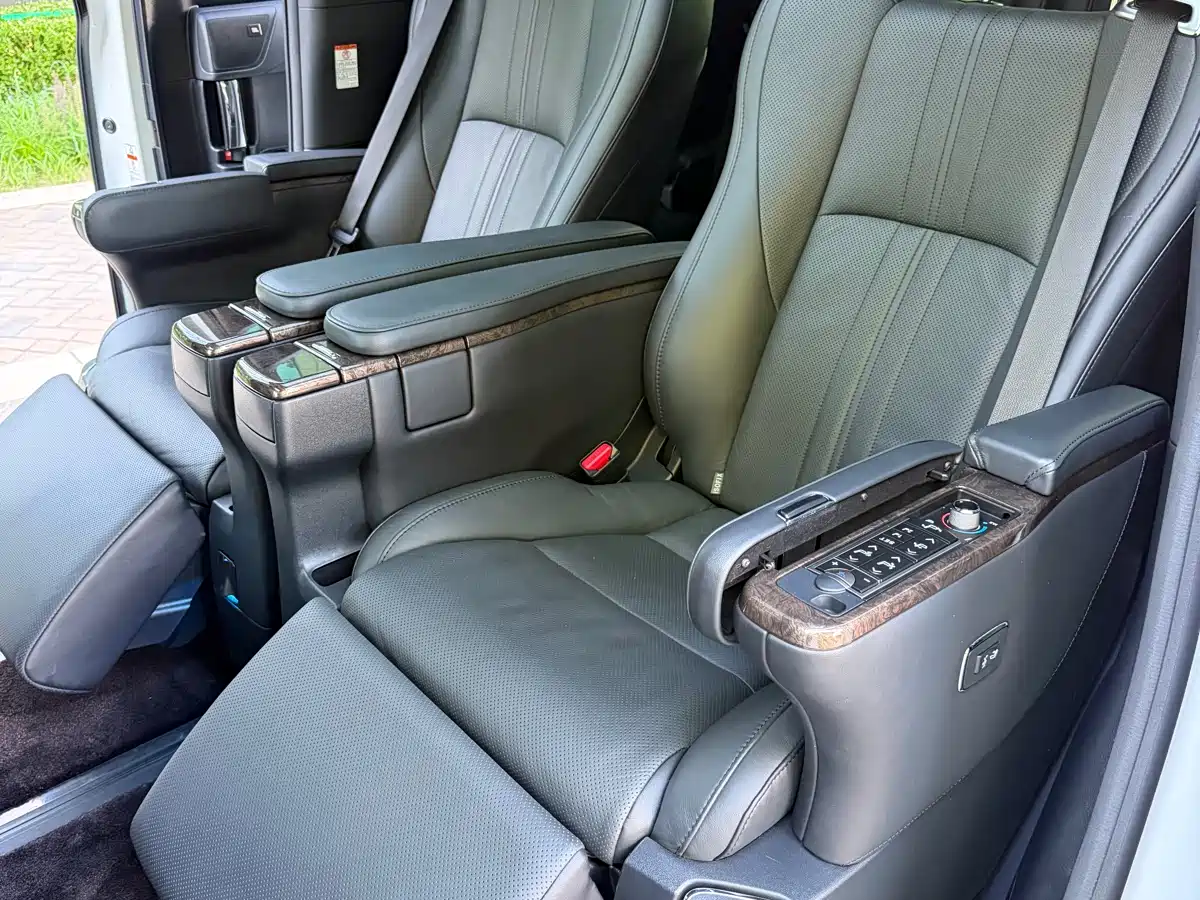 Toyota Alphard 2020 Hybrid 2.5L Premium Edition фото 15