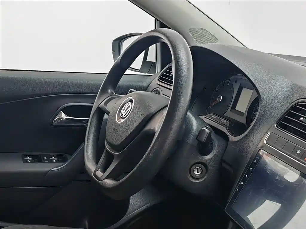Volkswagen Polo 2016 1.4L Automatic Trend фото 22