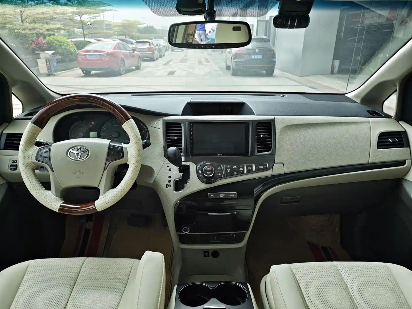 Toyota Sienna 2013 3.5L 4WD Automatic фото 12