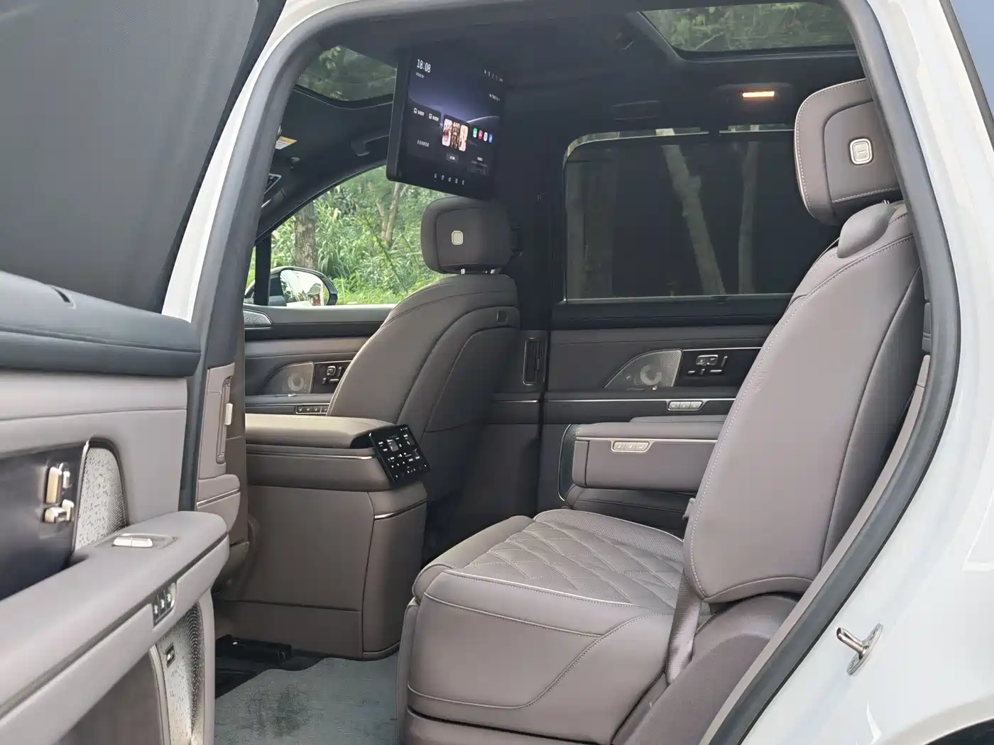 NIO ES8 2025 Model 6-Seat Executive Luxury Edition фото 10
