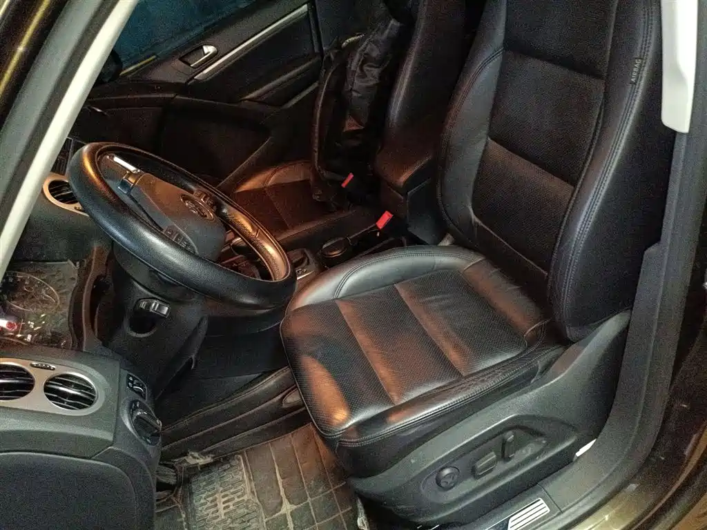 Volkswagen Tiguan 2015 2.0TSI Automatic 4WD Luxury фото 8