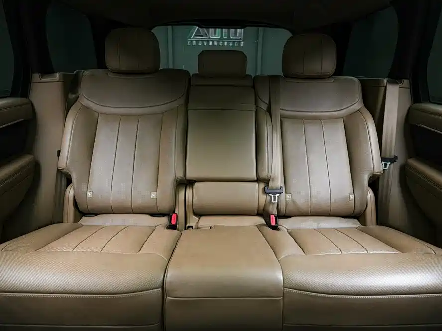 Land Rover Range Rover 2024 3.0 L6 360PS Golden Age Edition фото 14