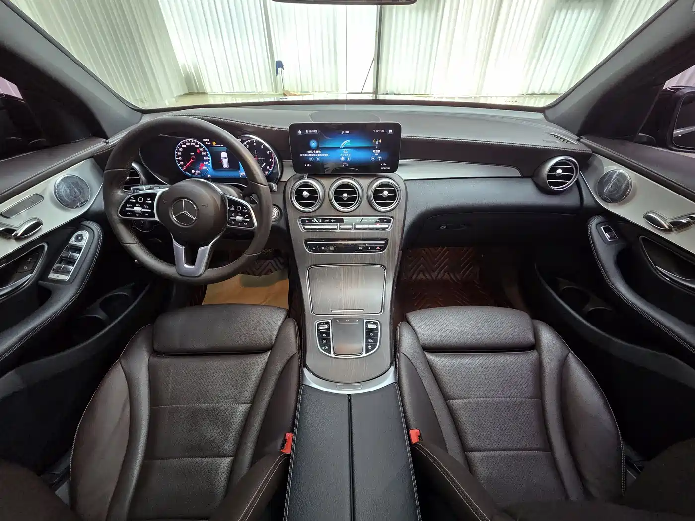 Mercedes-Benz GLC 2020 Facelift GLC 260 L 4MATIC Dynamic фото 10