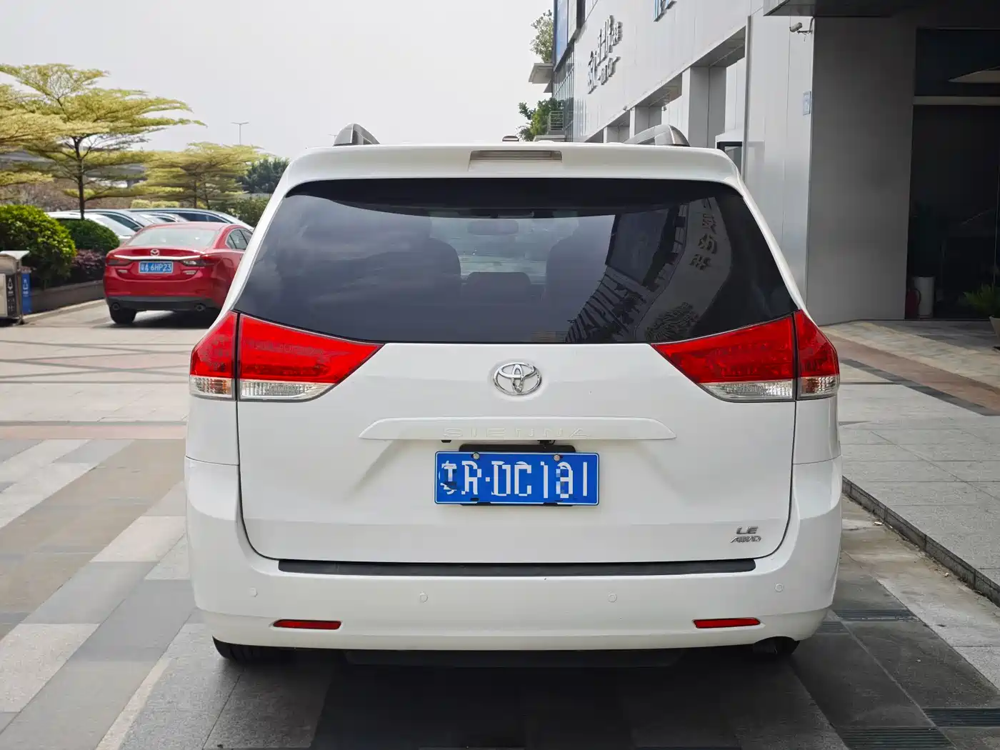 Toyota Sienna 2013 3.5L 4WD Automatic фото 6