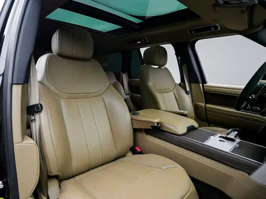 Land Rover Range Rover 2024 3.0 L6 360PS Golden Age Edition фото 12