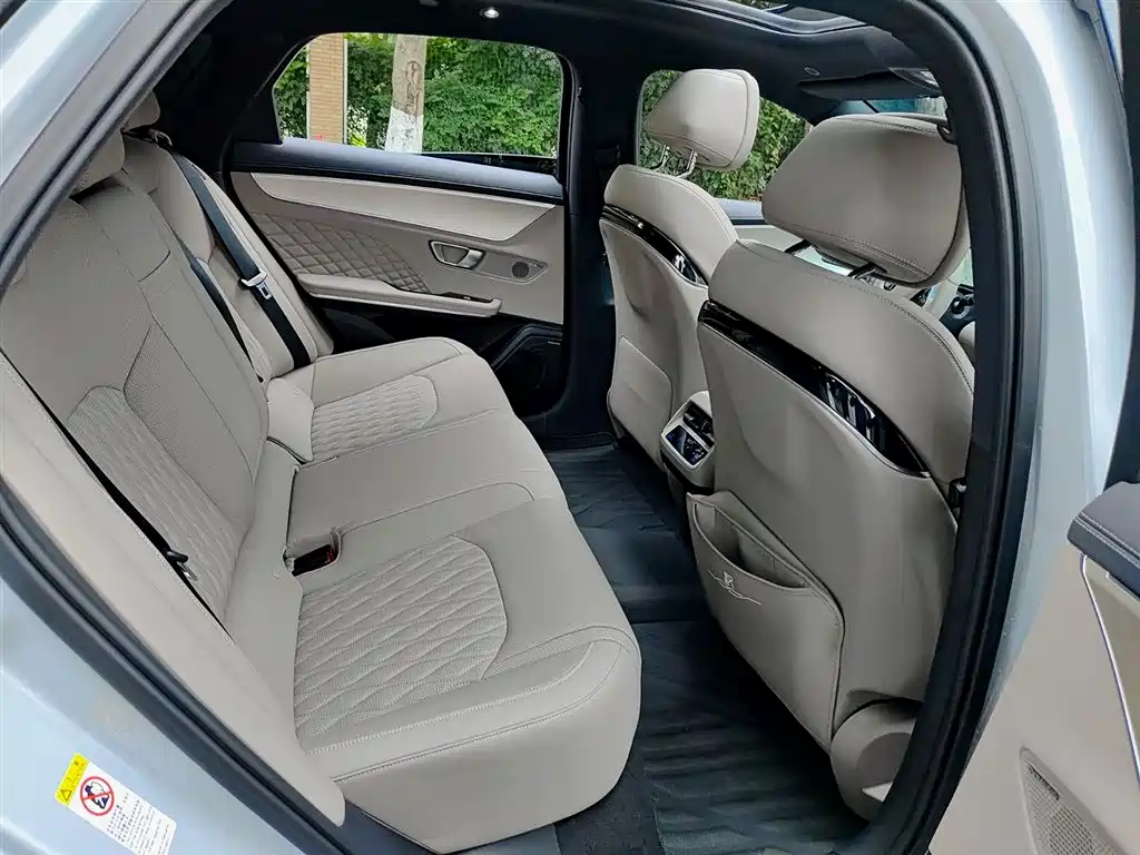 BYD Han 2024 DM-i Glory Edition 121KM Honor фото 11