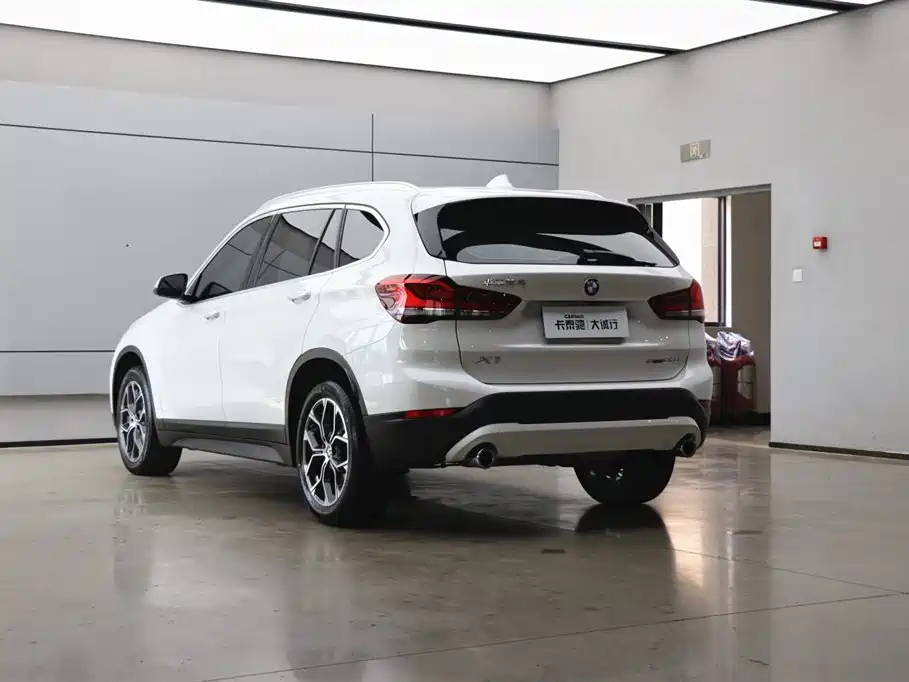 BMW X1 2022 sDrive25Li Leading фото 32