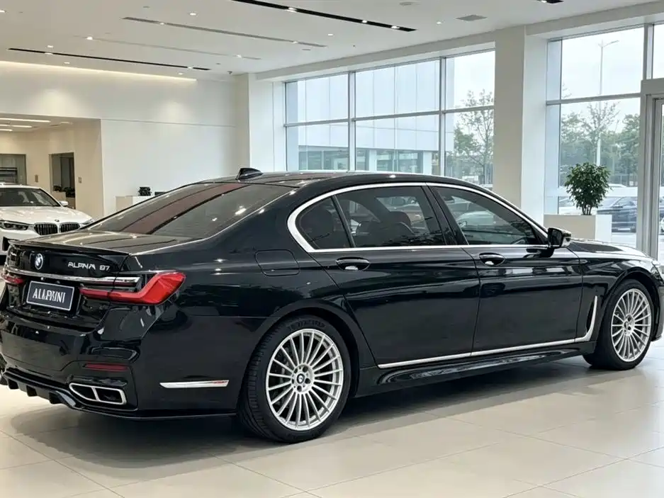 BMW 7 Series 2017 740Li xDrive Luxury Edition фото 7