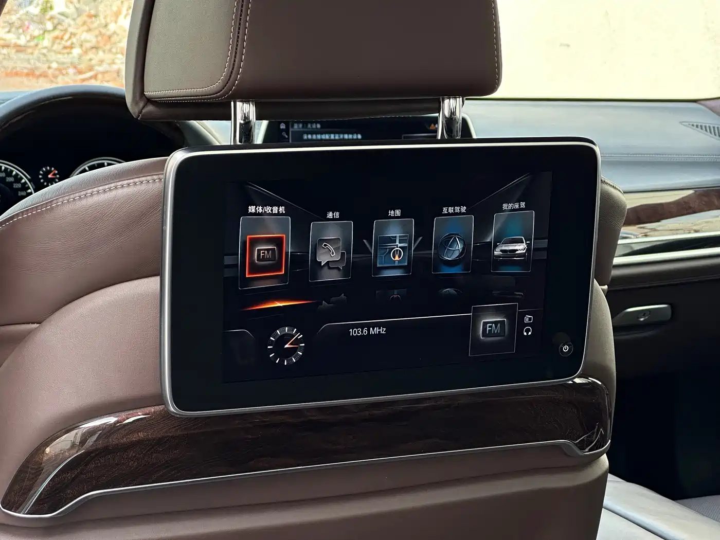 BMW 7 Series 2017 740Li xDrive Luxury Edition фото 8