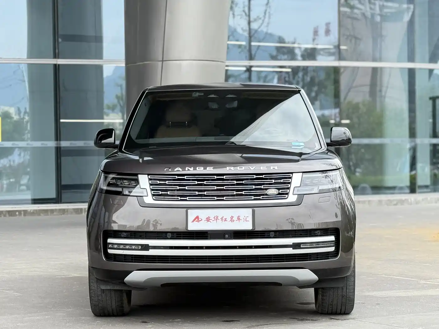 Land Rover Range Rover 2023 3.0 L6 400PS Genesis Extended Version фото 2