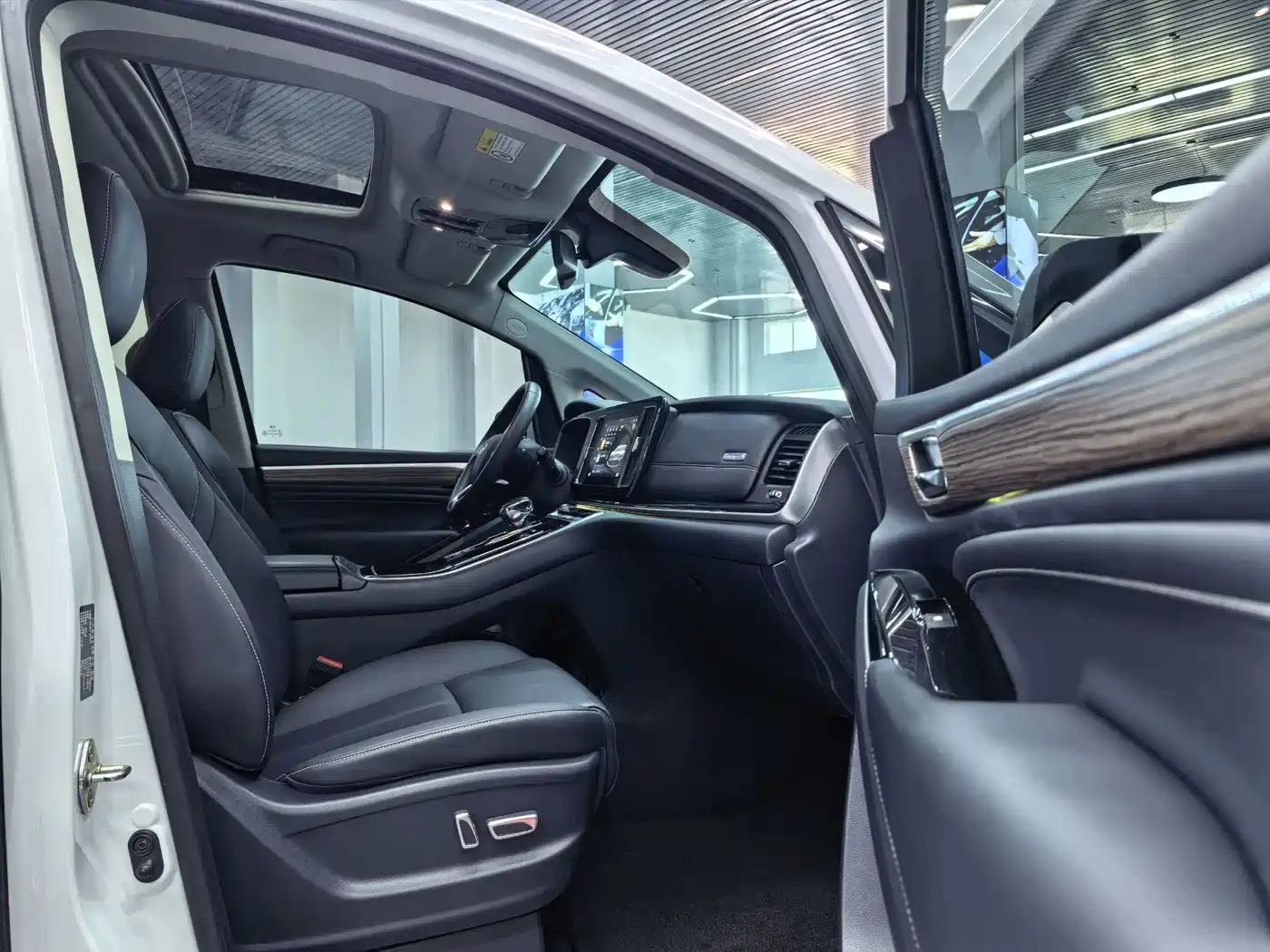 GAC Trumpchi Trumpchi M8 2023 Master Series 390T Ultimate Edition фото 9