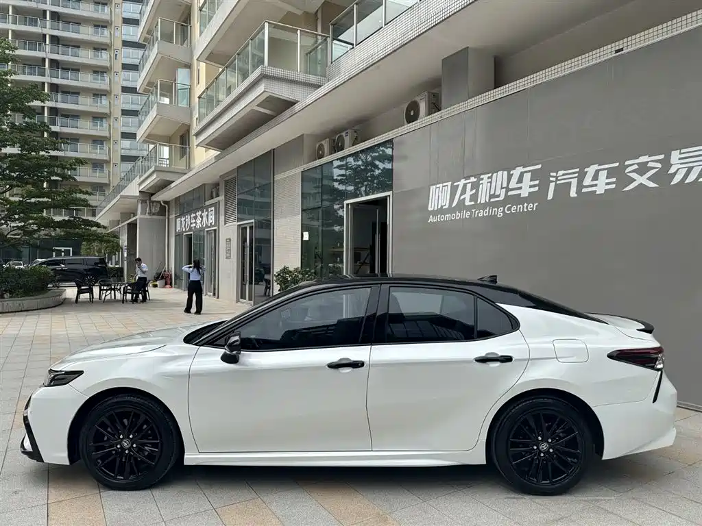 Toyota Camry 2022 2.0S Knight Edition фото 15