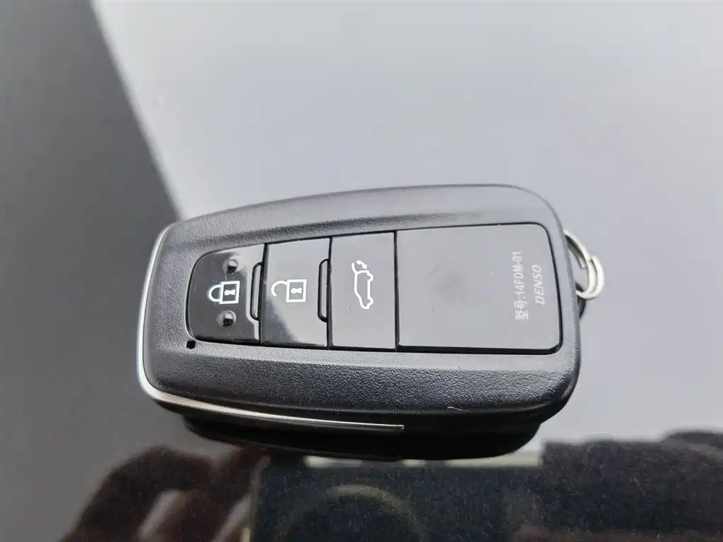 Toyota Highlander 2023 2.5L Smart Hybrid Dual Engine AWD Premium 7-Seater фото 19