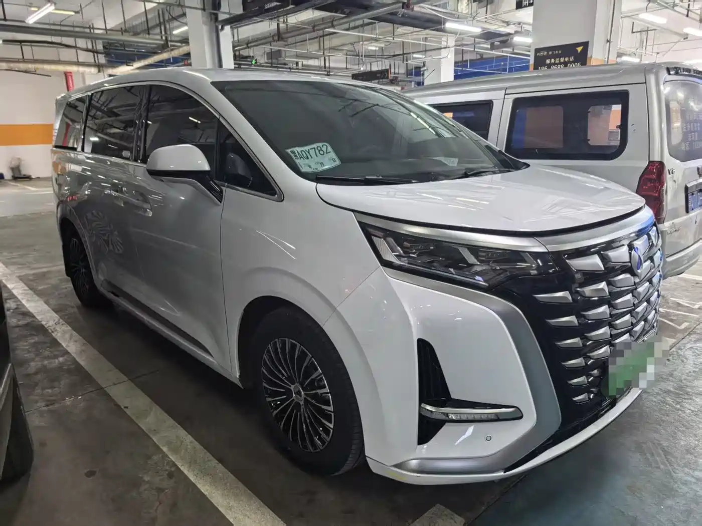 Denza D9 2022 DM-i 970 All-Wheel Drive Honor Edition фото 6