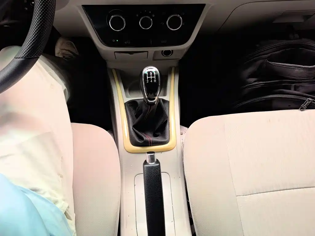 Jinbei New Hiace X30L 2025 2023 1.5L Super Comfort Van 2/5-seater Non-AC Version SWC15M