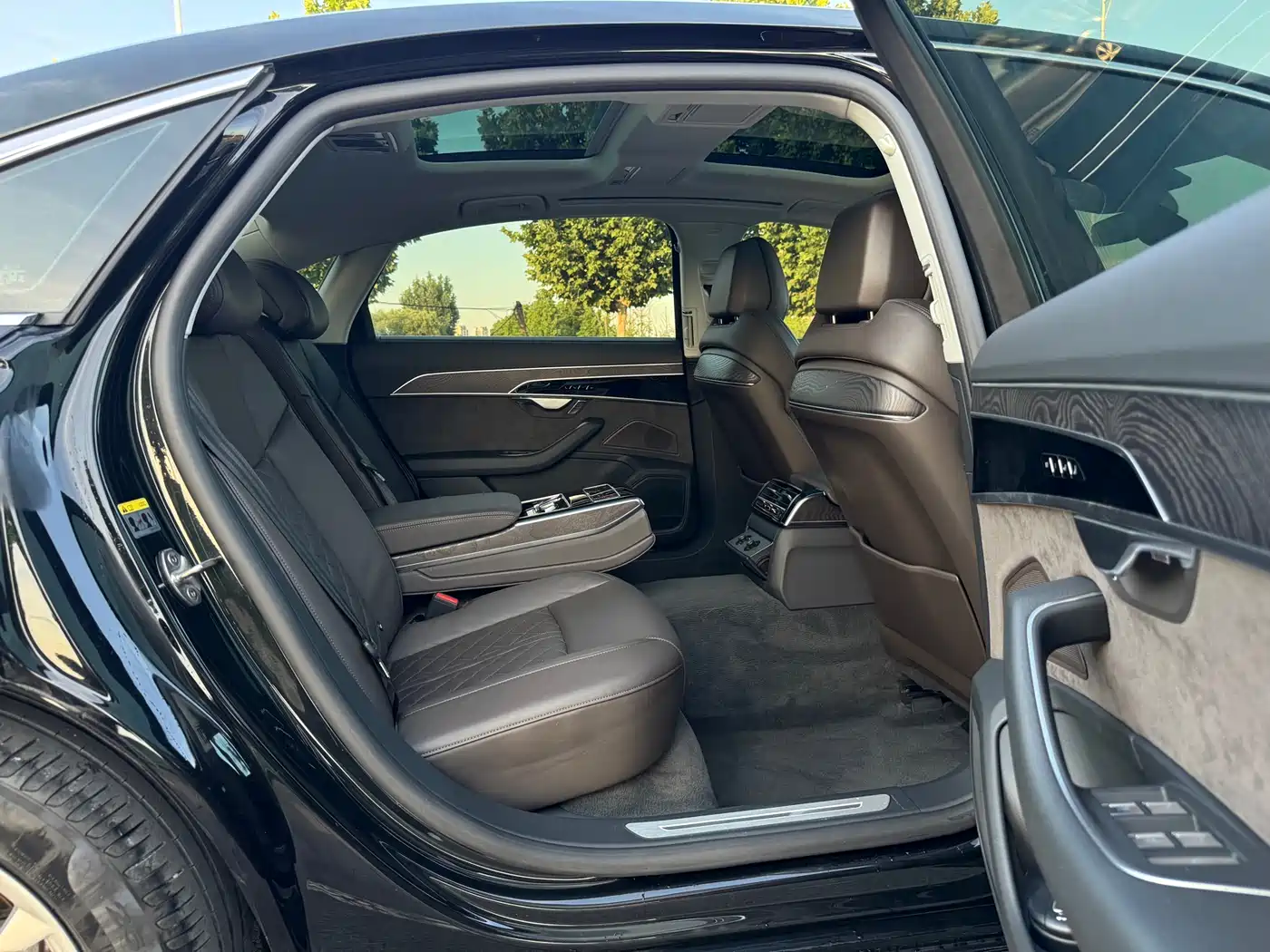 Audi A8 2022 A8L 50 TFSI quattro Comfort Collector's Edition фото 30