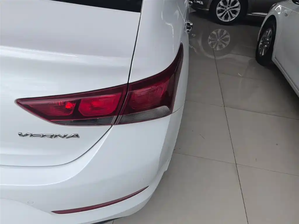 HYUNDAI ACCEPT