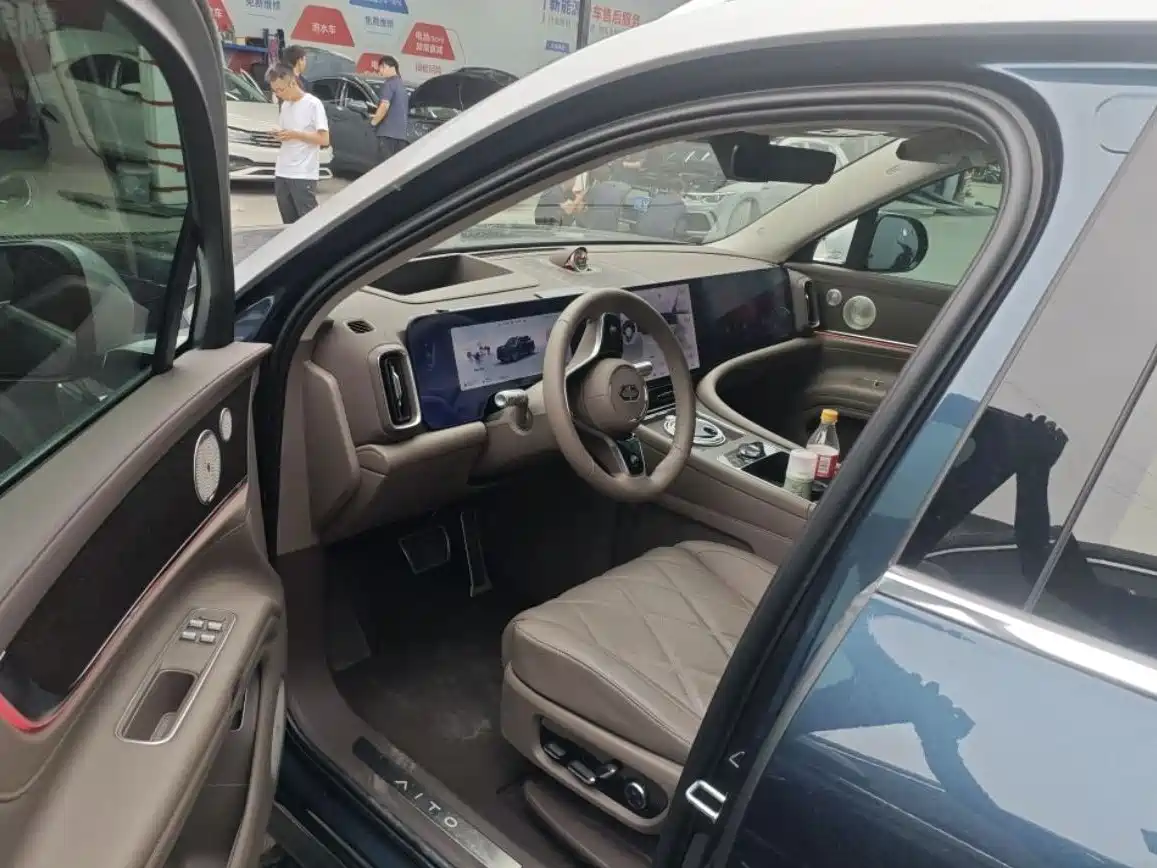 AITO Wenjie AITO M9 2025 Extended Range Ultra 52kWh 5-Seater фото 5