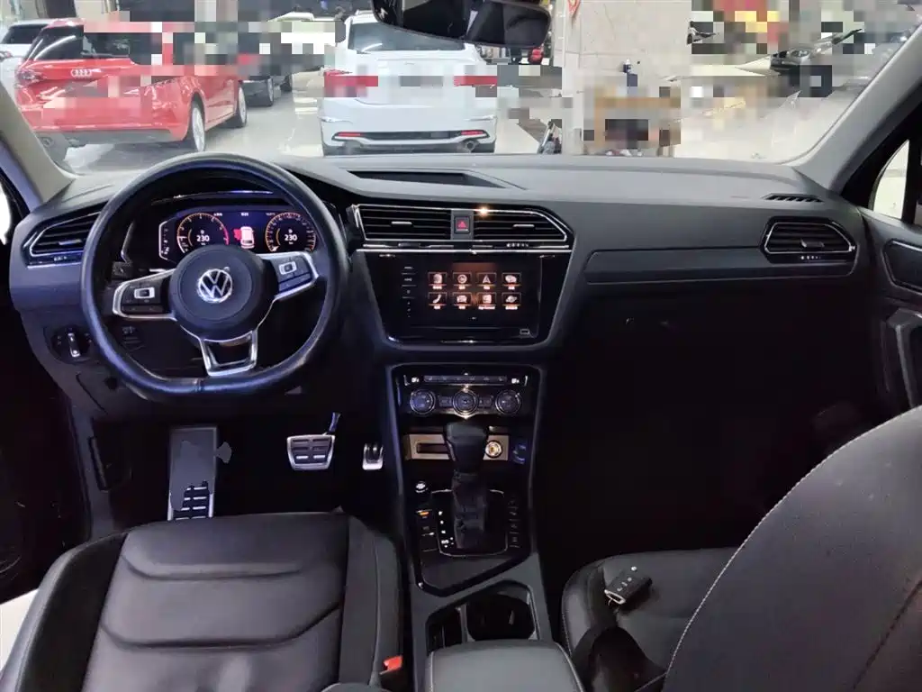 Volkswagen Tiguan L 2021 330TSI Automatic 2WD R-Line Premium фото 10