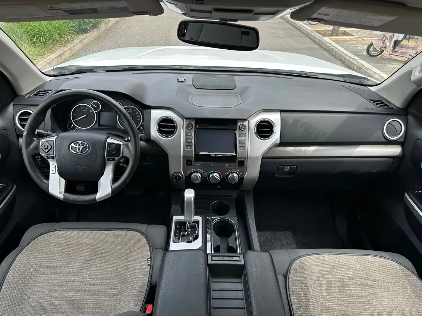 Toyota Tundra 2014 5.7L 1794 Edition фото 11