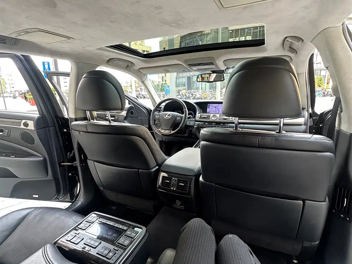 Lexus LS 2013 460L Luxury Edition фото 8