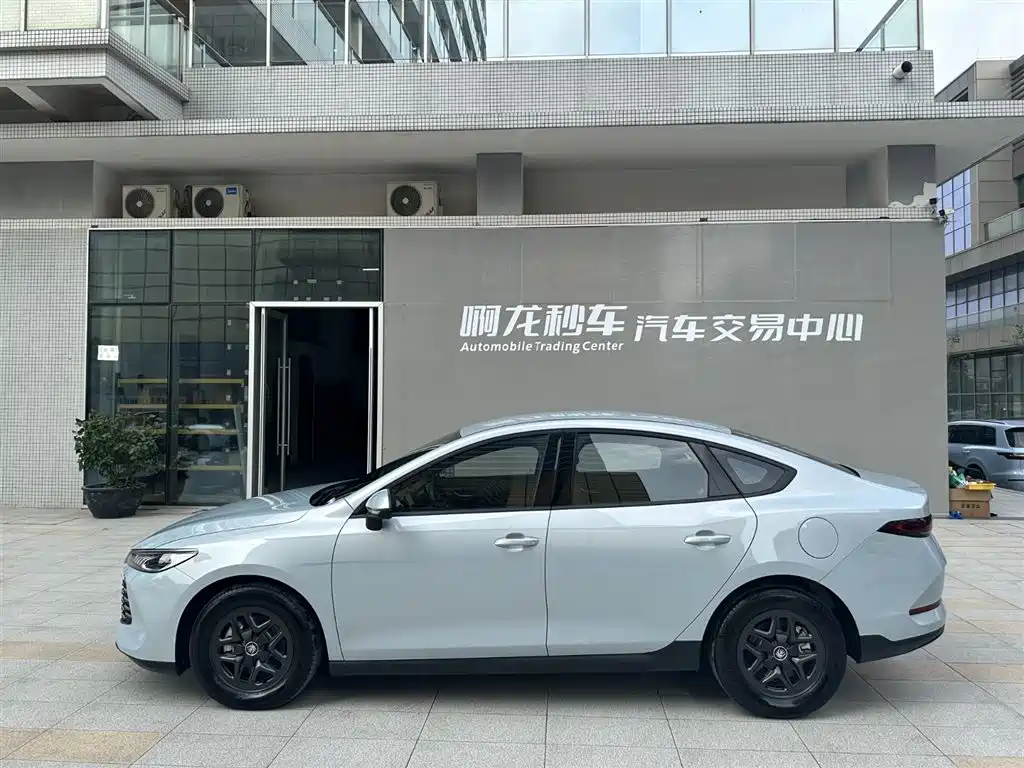 BYD Qin PLUS 2025 DM-i Smart Drive 55KM Leader фото 21