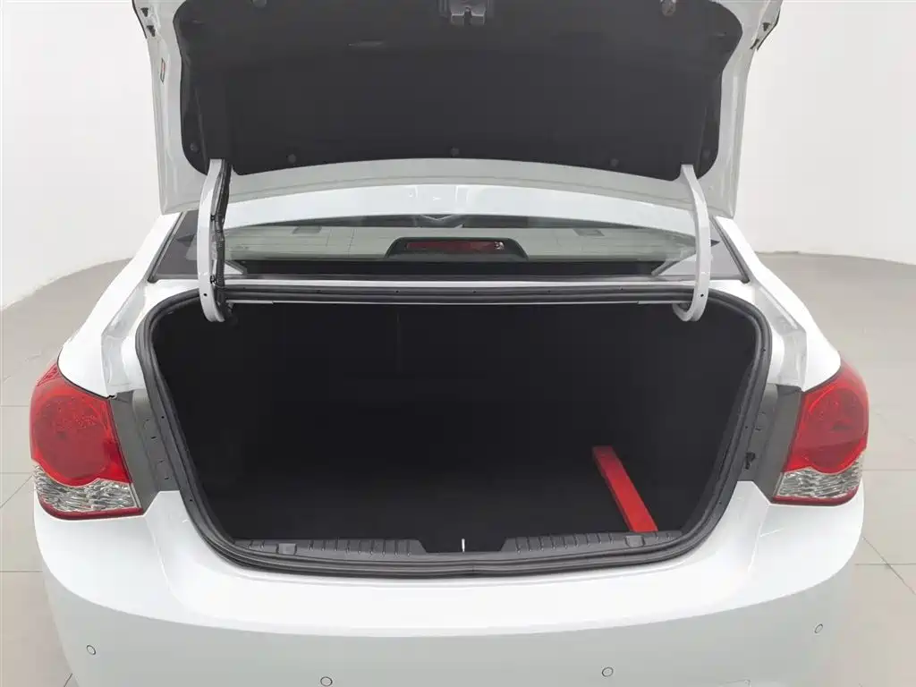 Chevrolet Cruze 2013 Model 1.8L SE AT фото 16