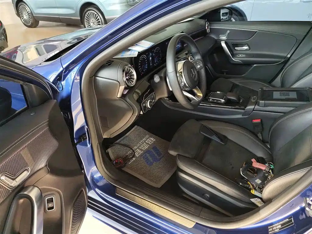 Mercedes-Benz A-Class 2021 A 200 L Sport Sedan Fashion Edition фото 16