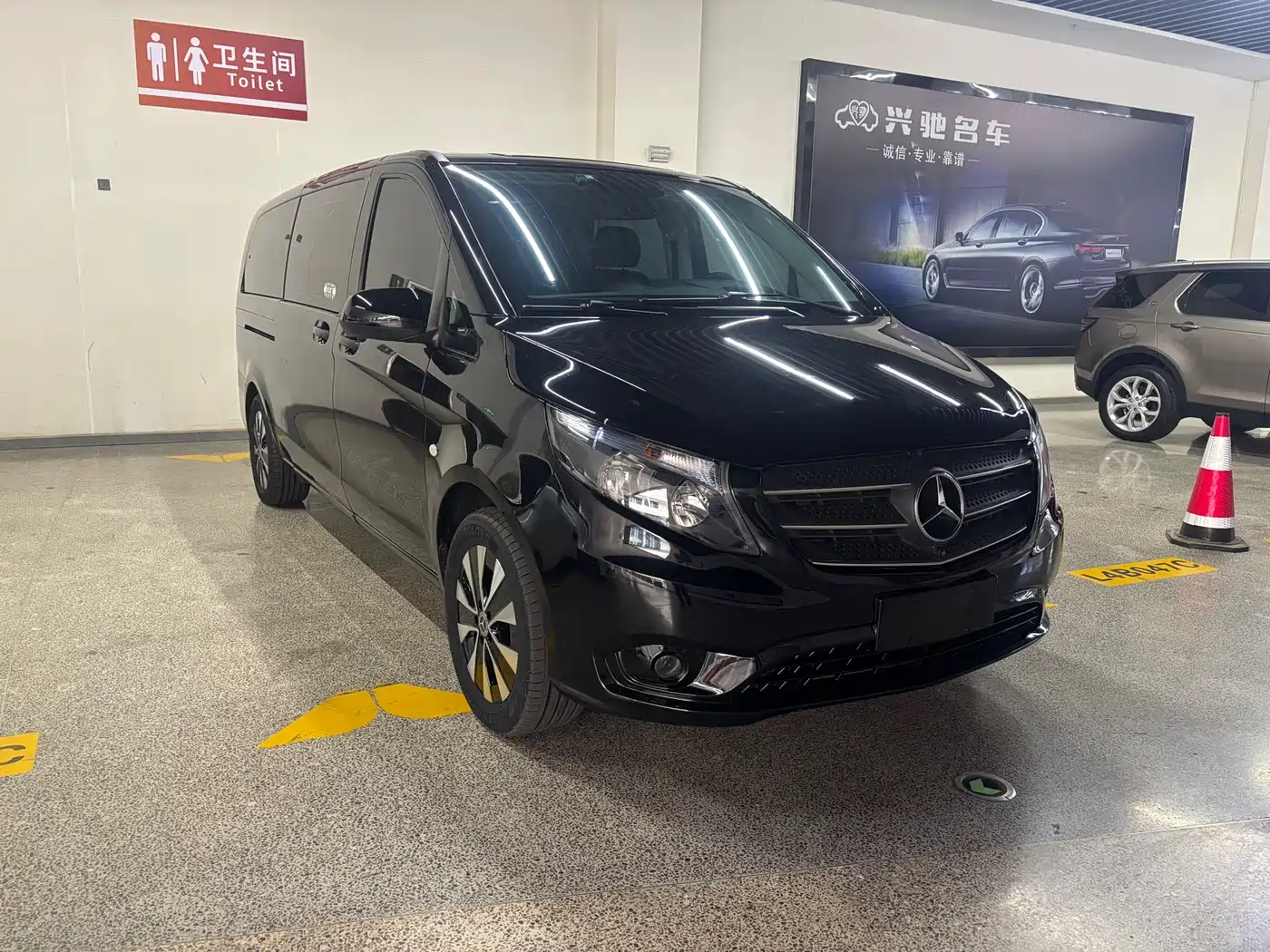 Mercedes-Benz Vito 2021 2.0T Elite 9-Seater фото 3