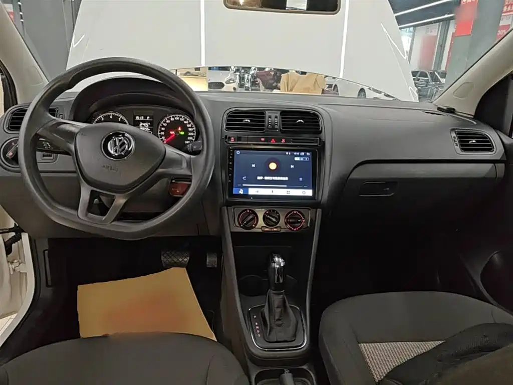 Volkswagen Polo 2018 1.5L Auto Safe Drive фото 10