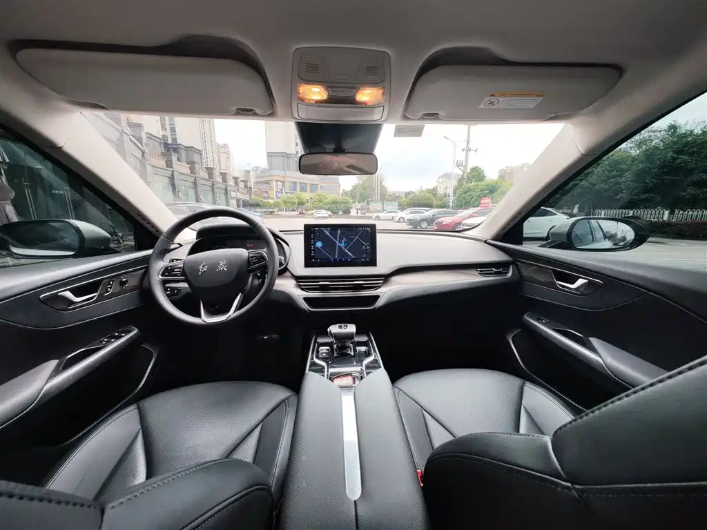 Hongqi E-QM5 2022 431km Charging Enjoyment Edition фото 23