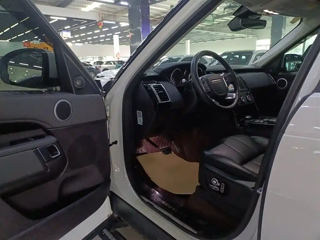 Land Rover Discovery 2017 3.0 SC V6 SE фото 12