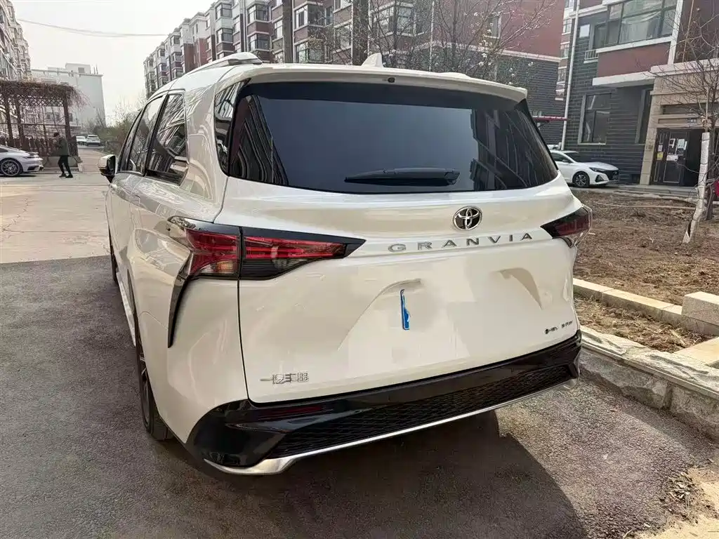 TOYOTA GREVIA