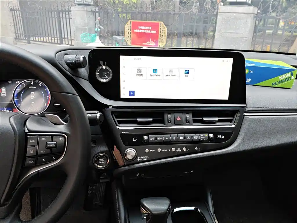 Lexus ES 2023 200 Excellence Edition фото 13