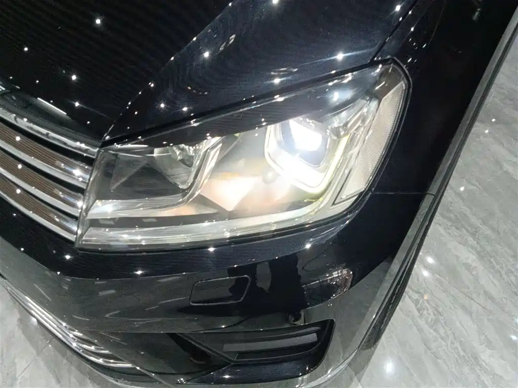 Volkswagen Touareg 2017 3.0TSI Explorer Edition фото 24