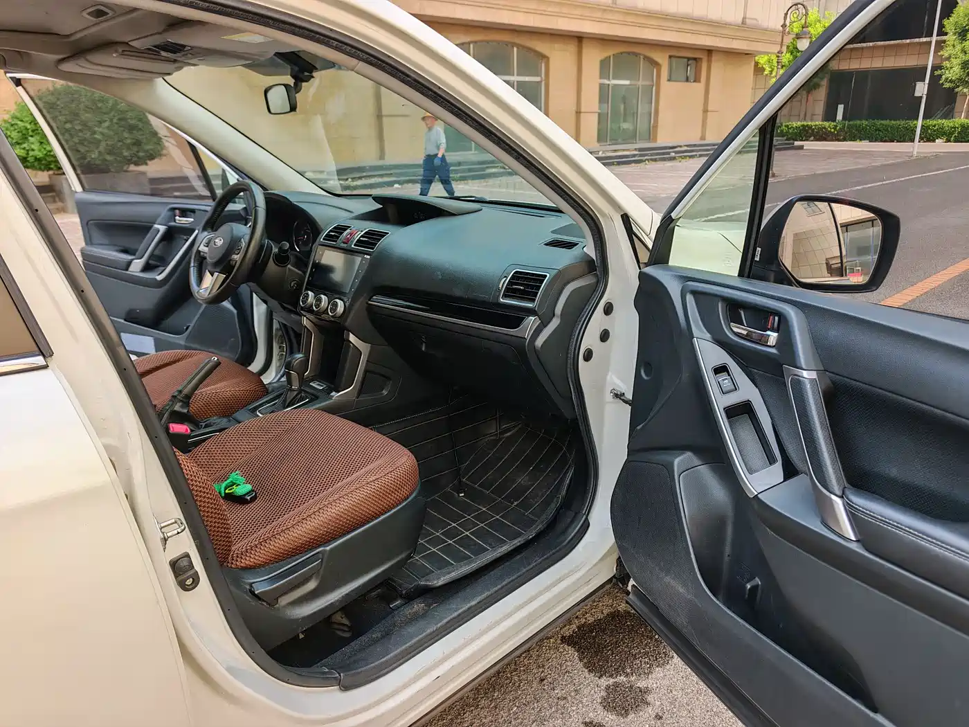 Subaru Forester 2016 2.0i Fashion Navigation Edition фото 11