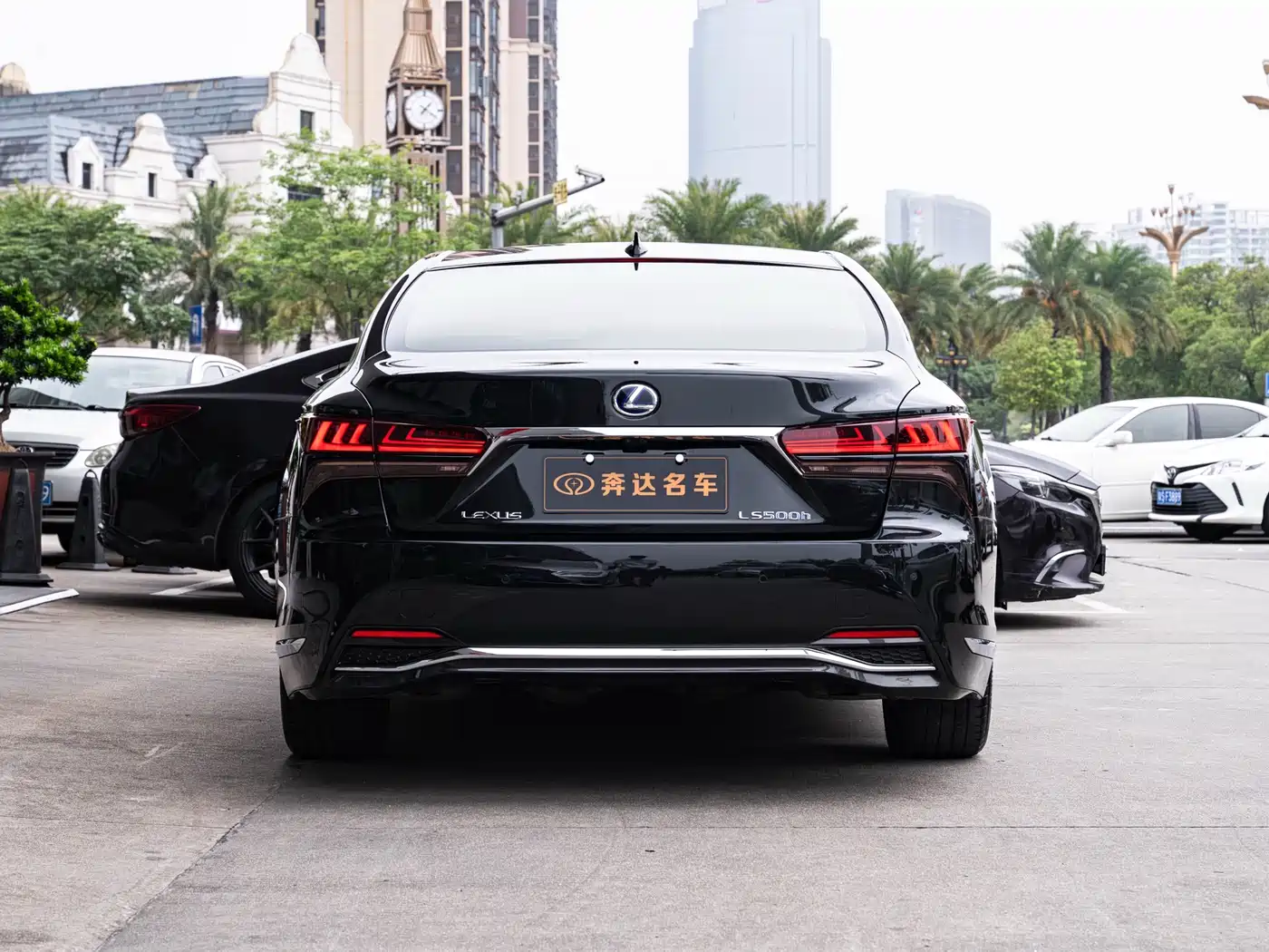 Lexus LS 2021 500h Executive Edition фото 5