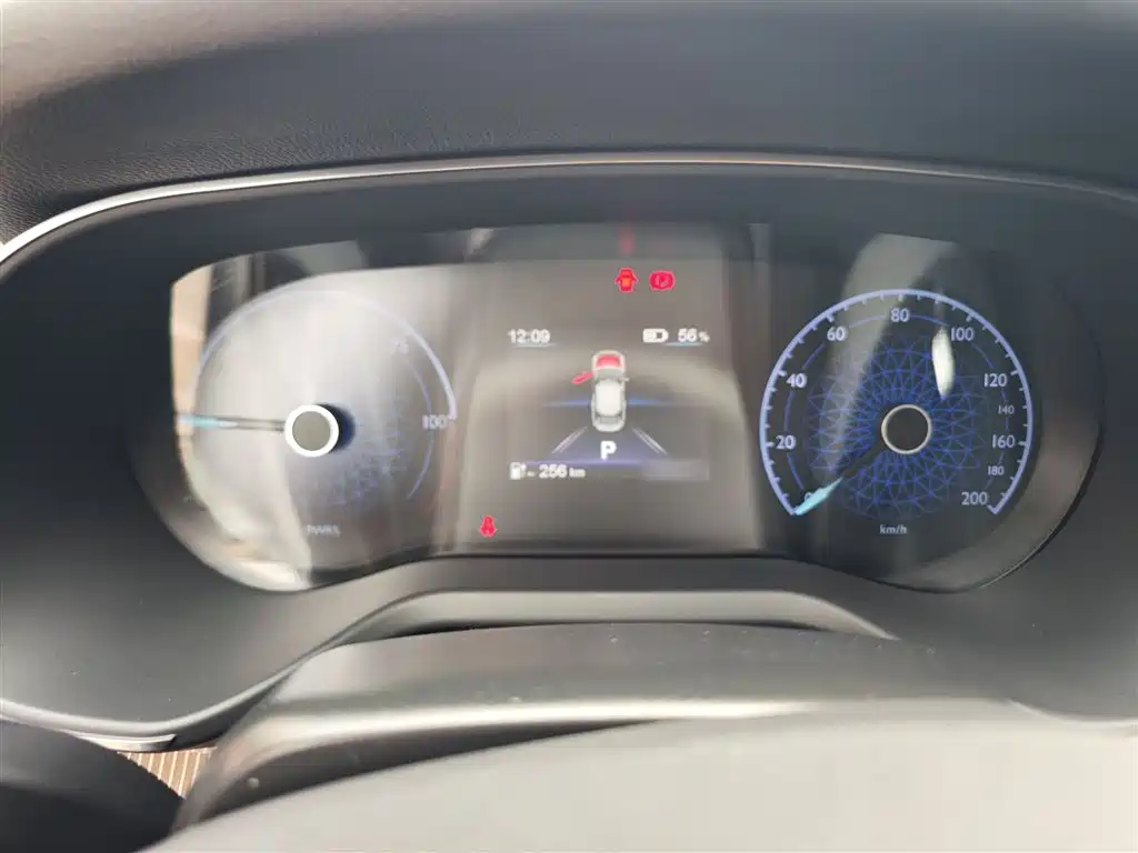 Hongqi E-QM5 2022 431km Charging Enjoyment Edition фото 8