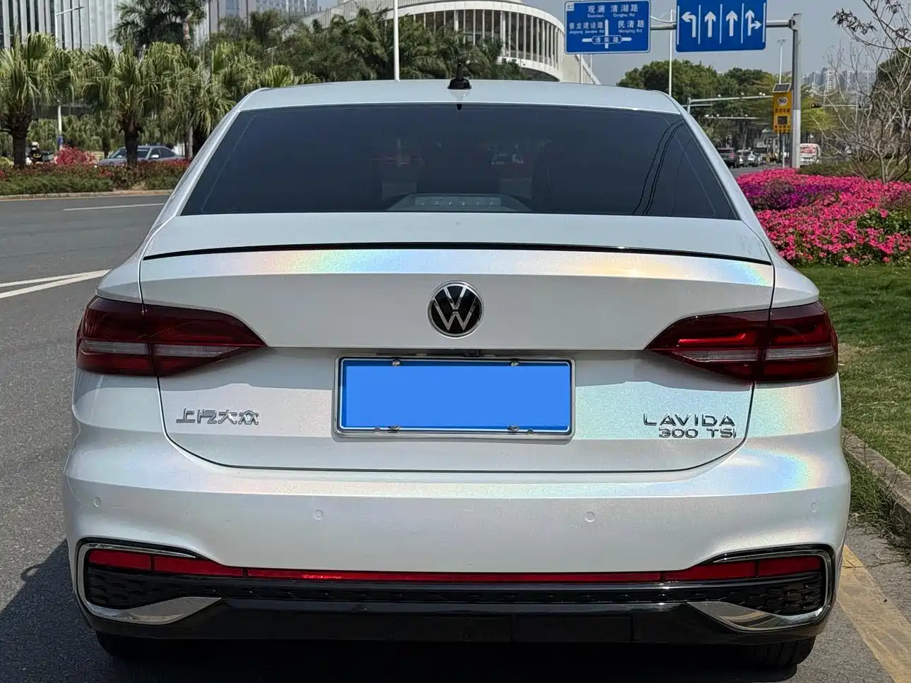 Volkswagen Lavida 2024 Model 300TSI DSG Starlight Leading Edition фото 4