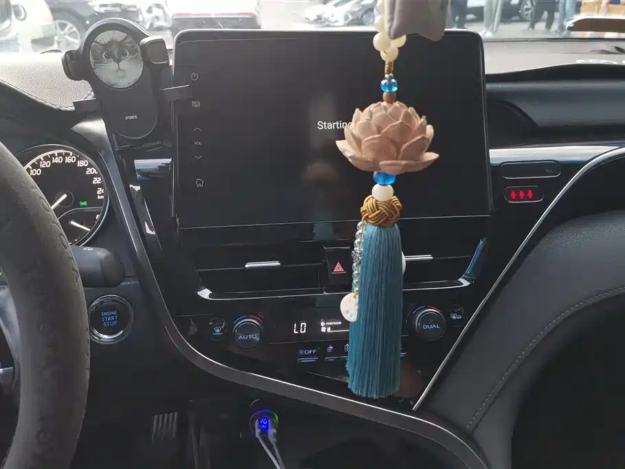 Toyota Camry 2023 2.0G Luxury Edition фото 13